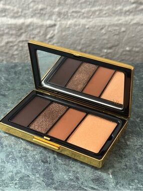 Victoria Beckham Beauty Eyeshadow Palette (Eye Wardrobe) in Cocoa